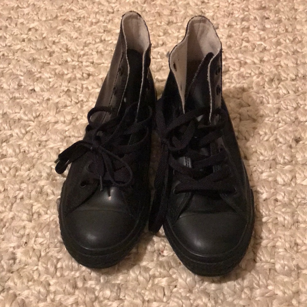 Black leather converse